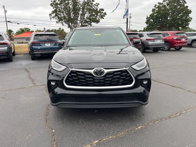 Used 2024 Toyota Highlander LE FWD image 36