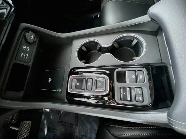 Used 2025 Honda Pilot Touring image 25
