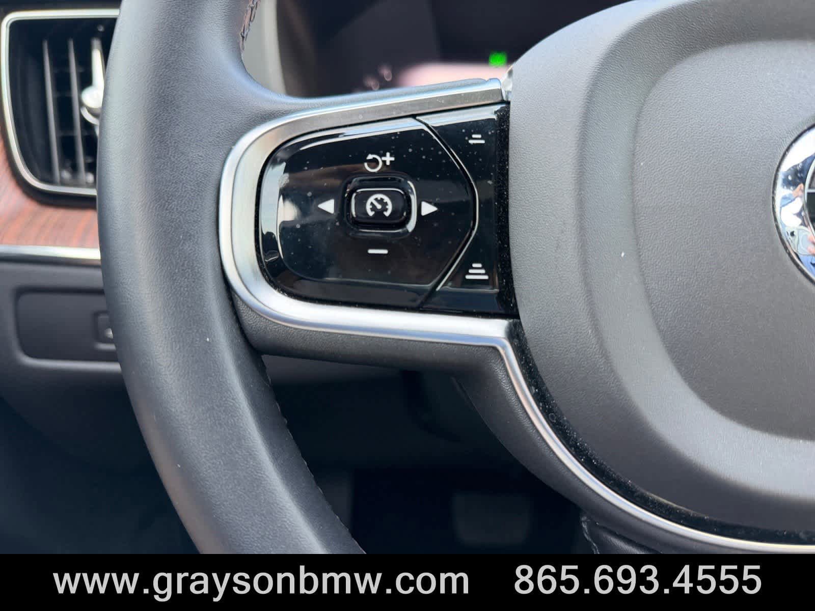 Used 2023 Volvo XC60 B5 Ultimate w/ Protection Package Premier FWD image 23
