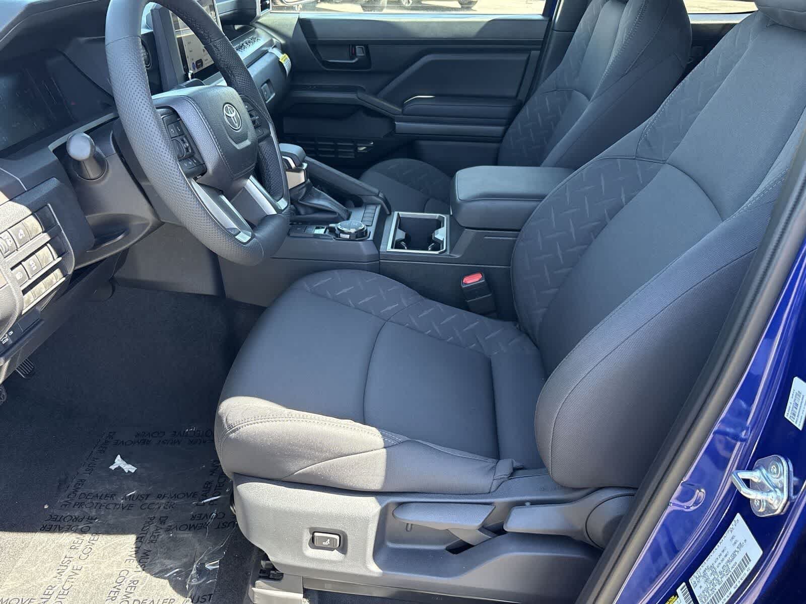 Used 2025 Toyota Tacoma SR5 AWD/4WD image 17