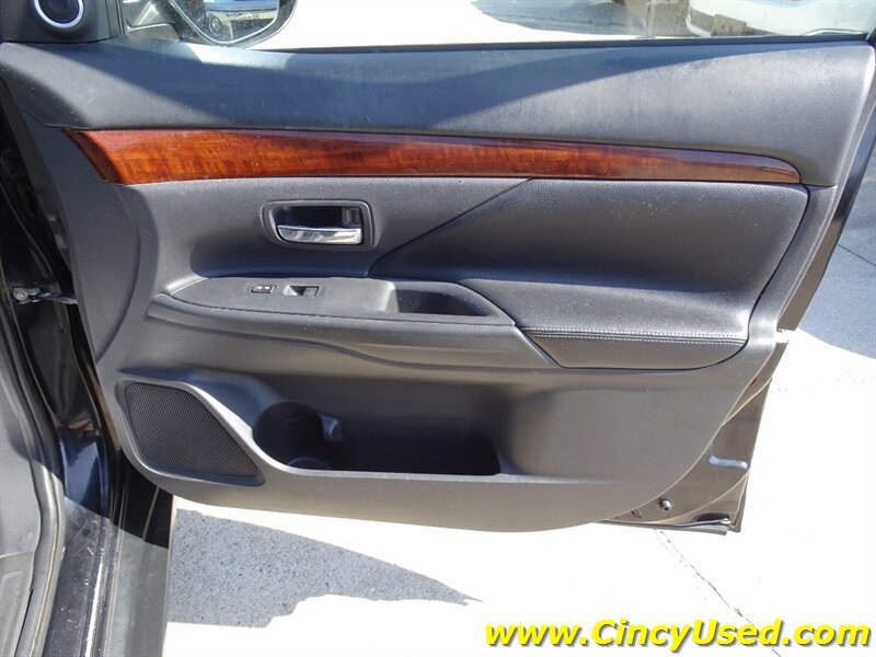 Used 2015 Mitsubishi Outlander GT AWD/4WD image 27