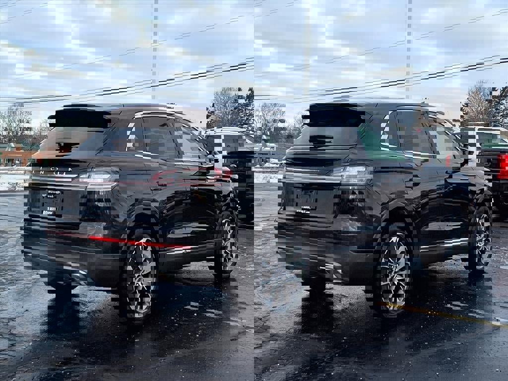 Used 2022 Lincoln Nautilus Reserve w/ Equipment Group 201A image 4