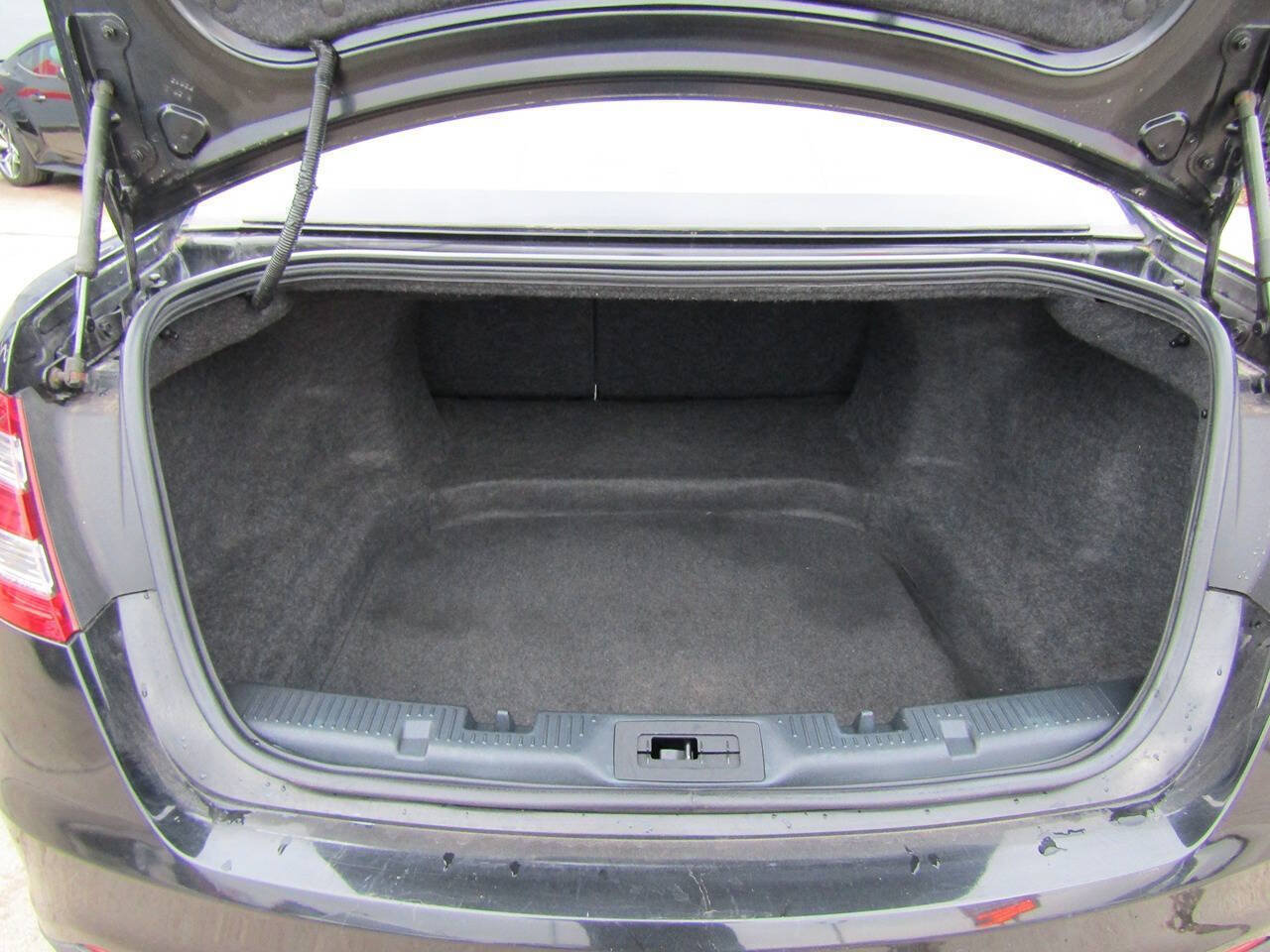 Used 2015 Ford Taurus SEL w/ Equipment Group 201A AWD/4WD image 10