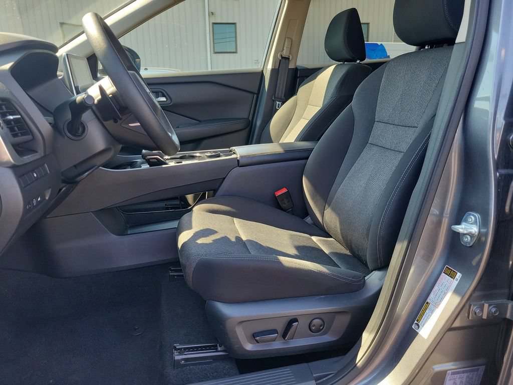 Used 2024 Nissan Rogue SV AWD/4WD image 18
