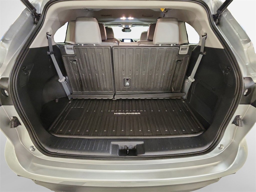 Used 2023 Toyota Highlander XLE image 25