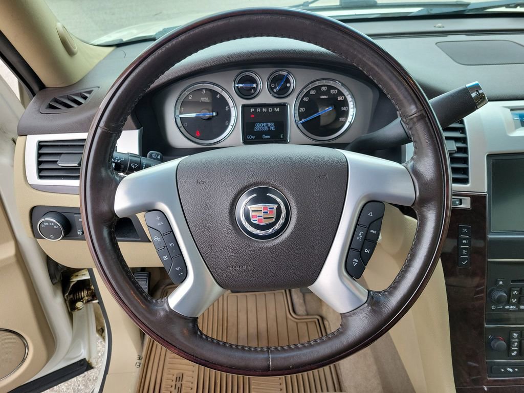 Used 2011 Cadillac Escalade Luxury AWD/4WD image 25