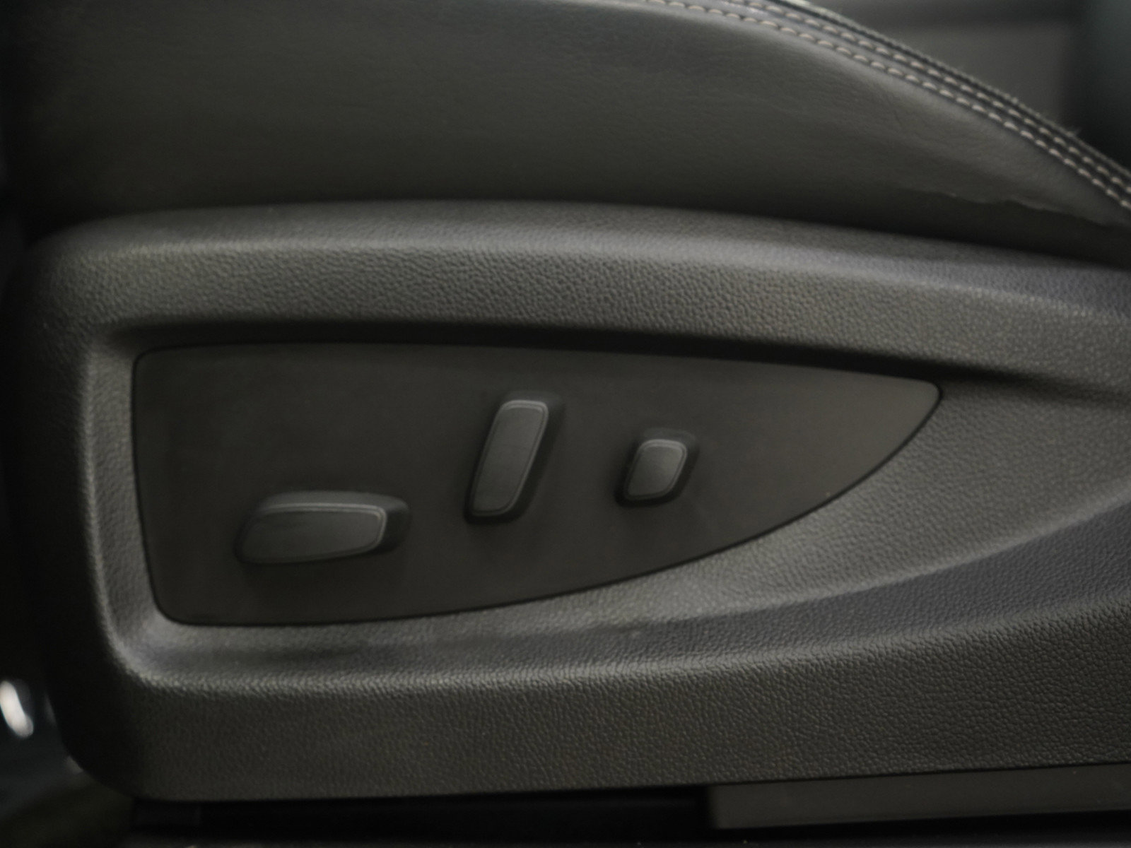 Used 2018 GMC Yukon XL Denali w/ Open Road Package image 32