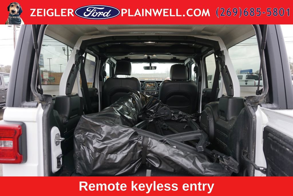 Used 2020 Jeep Wrangler Unlimited Sahara w/ Dual Top Group AWD/4WD image 10