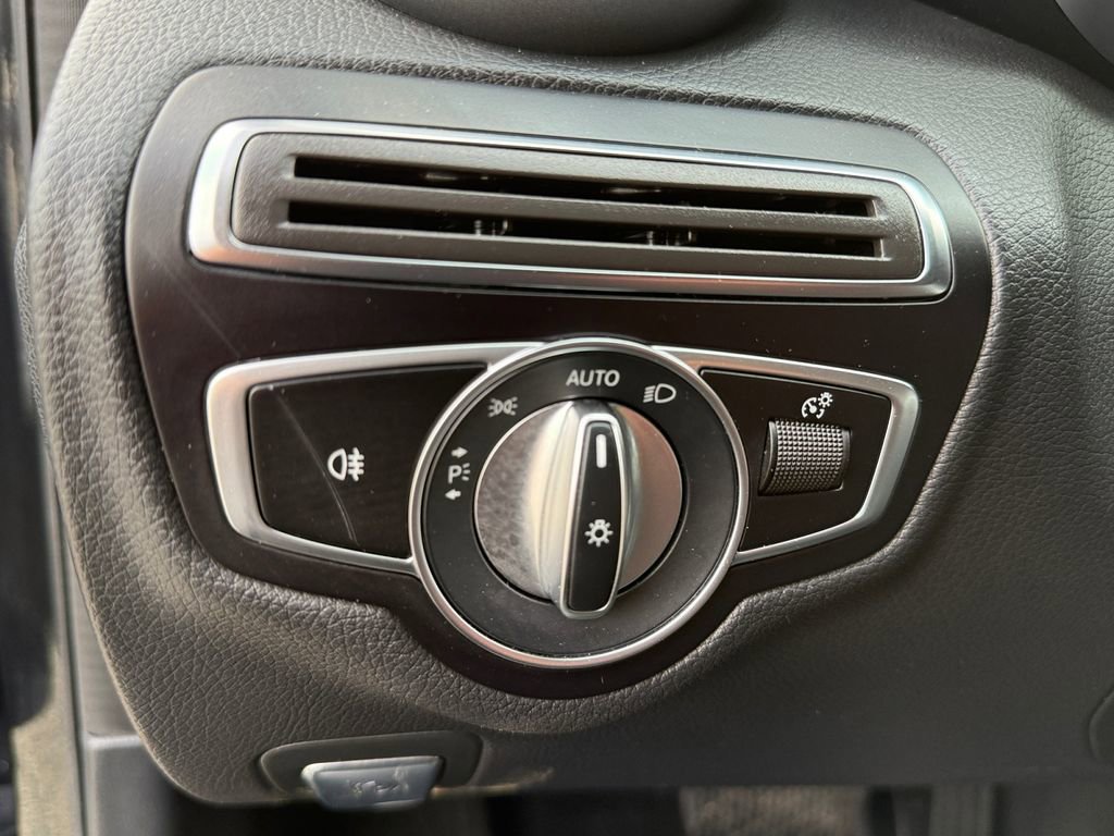 Used 2019 Mercedes-Benz C 300 4MATIC Sedan image 11