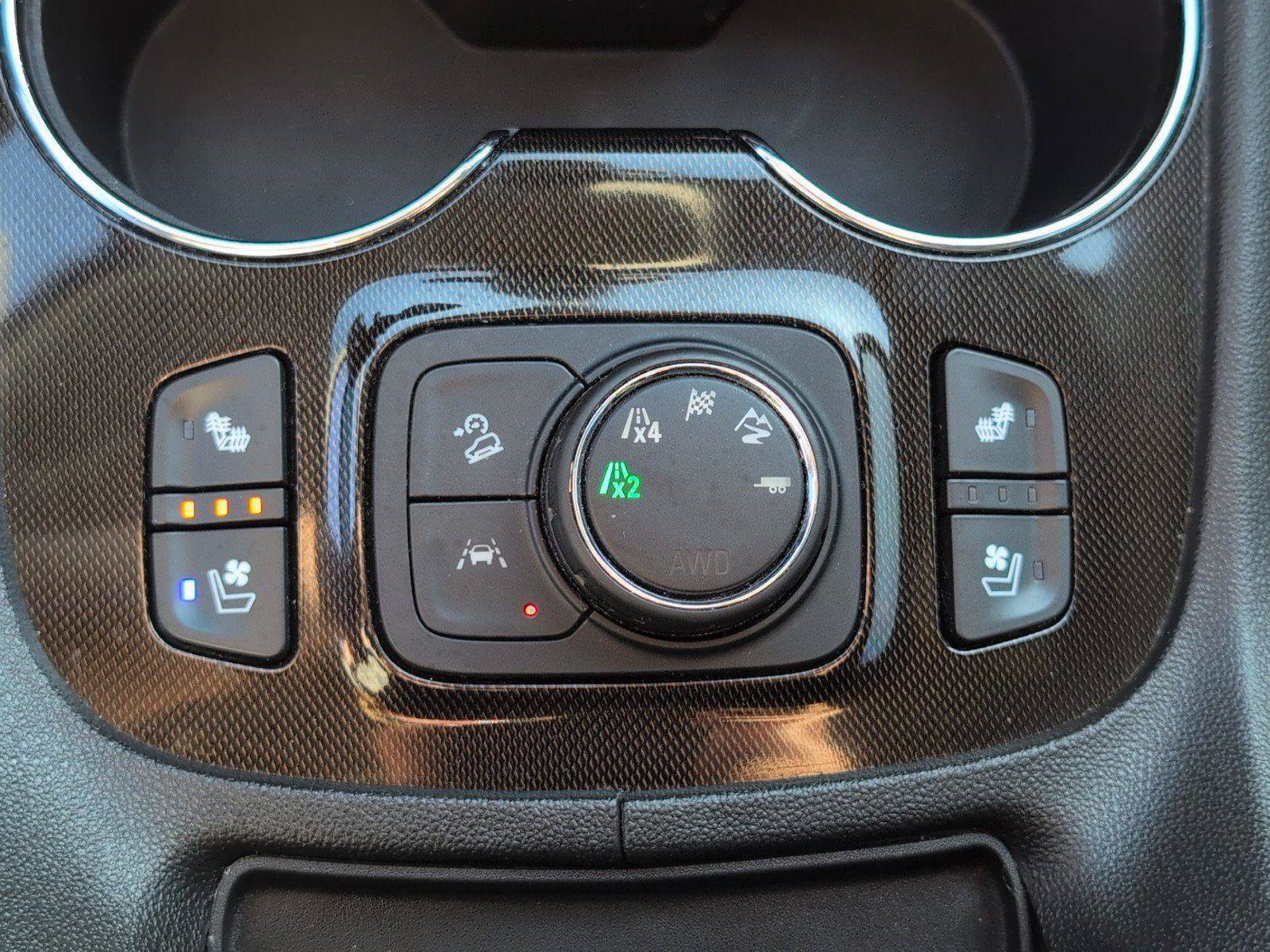 Used 2022 GMC Acadia AT4 w/ Technology Package AWD/4WD image 26