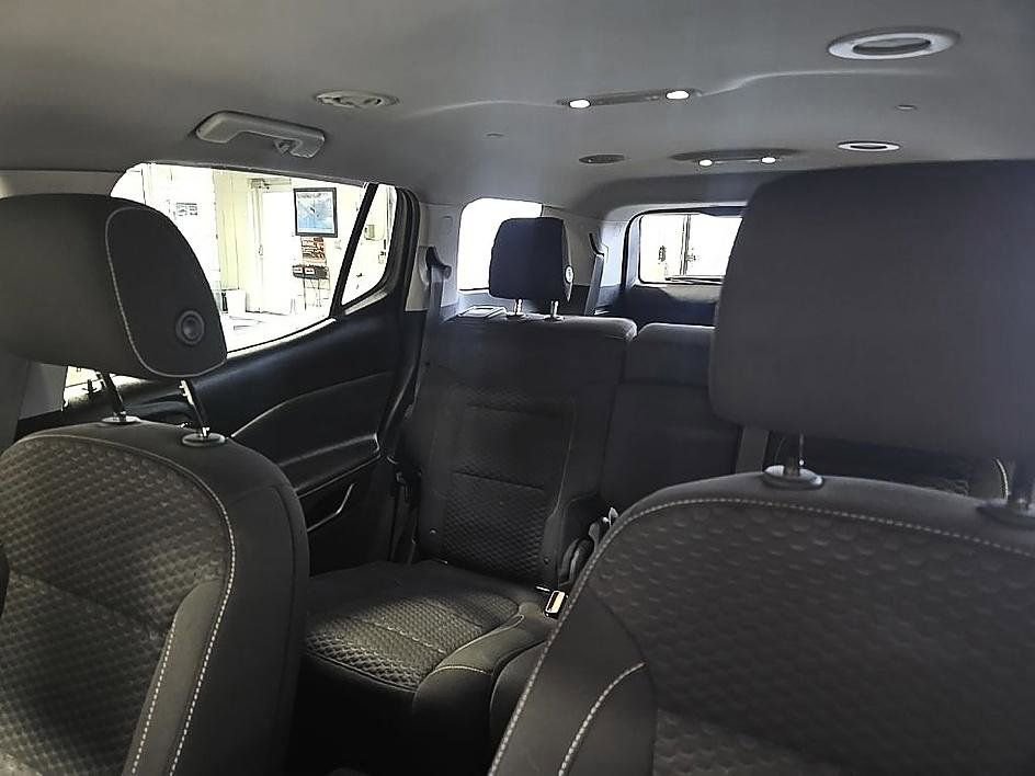 Used 2018 GMC Acadia SLE image 27