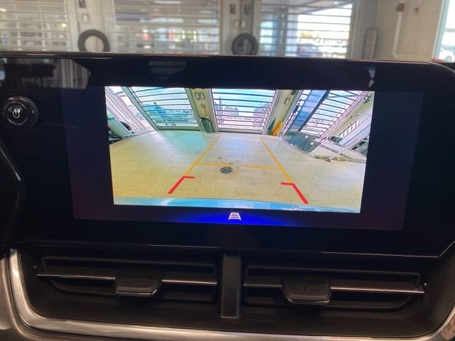 Certified 2025 Chevrolet Trax ACTIV w/ Driver Confidence Package image 18