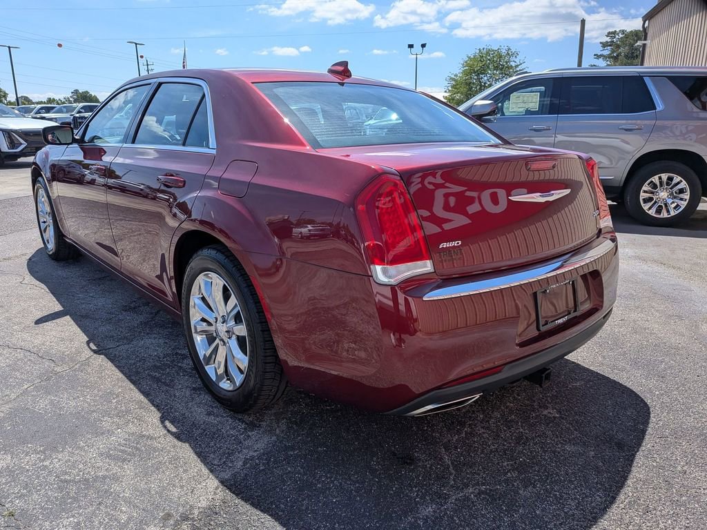 Used 2020 Chrysler 300 Touring AWD/4WD image 3