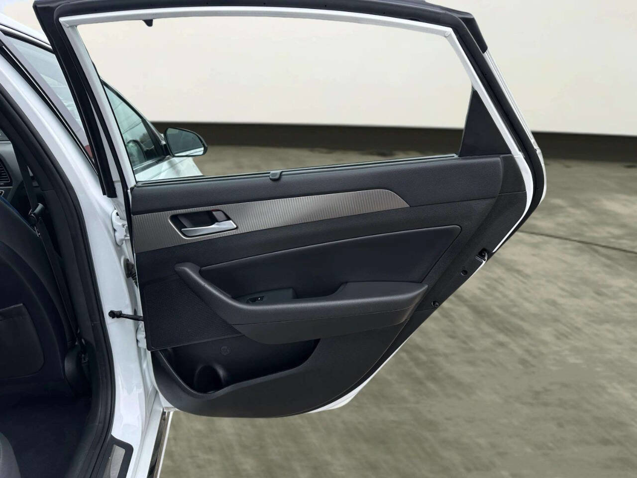 Used 2018 Hyundai Sonata Limited FWD image 18