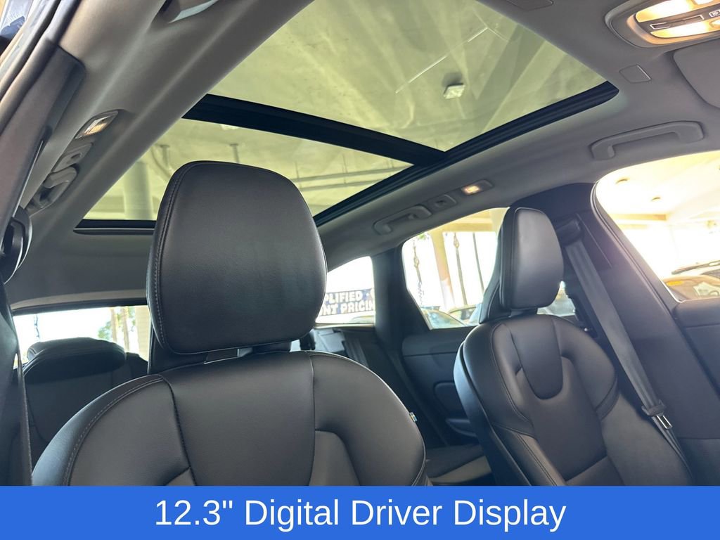 Certified 2025 Volvo XC60 B5 Core image 16