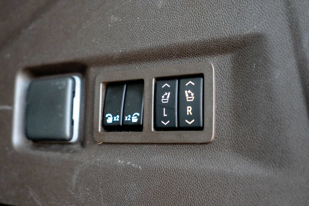 Used 2021 Chevrolet Tahoe Z71 w/ Z71 Off-Road Package AWD/4WD image 43