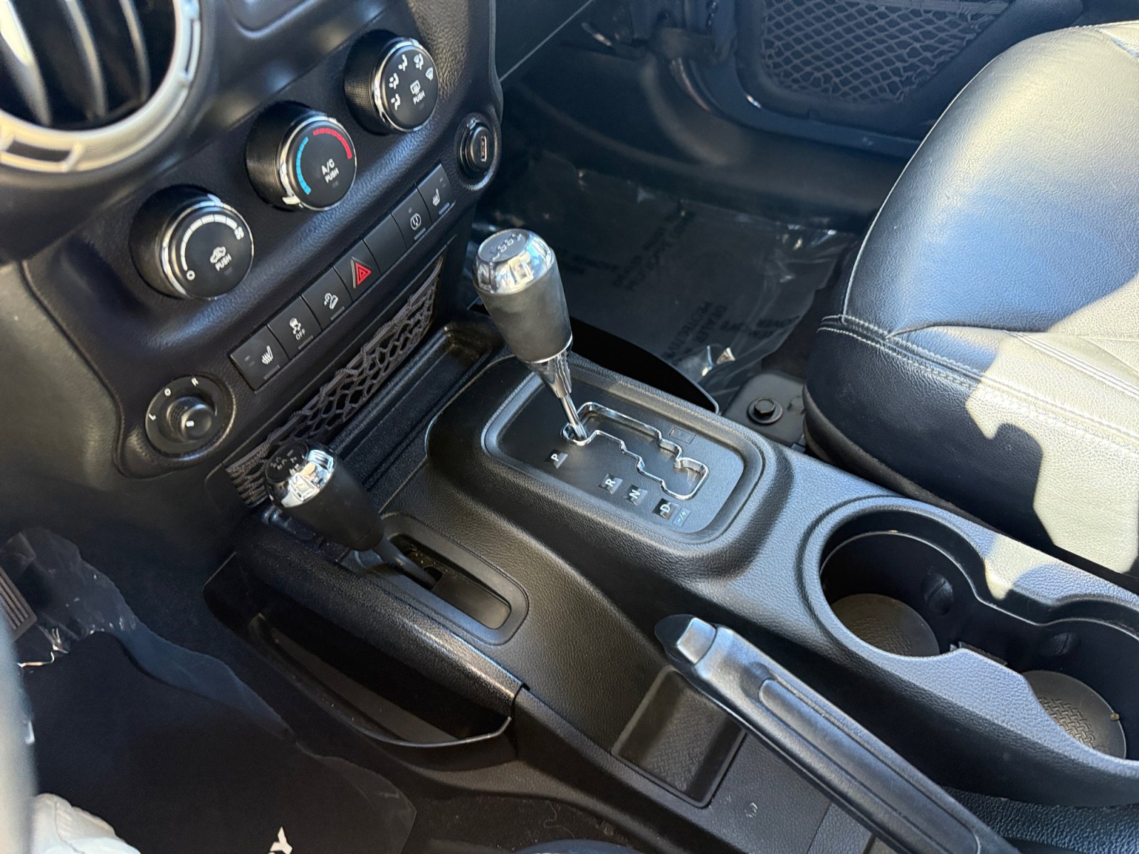 Used 2017 Jeep Wrangler Unlimited Sahara w/ Connectivity Group image 13