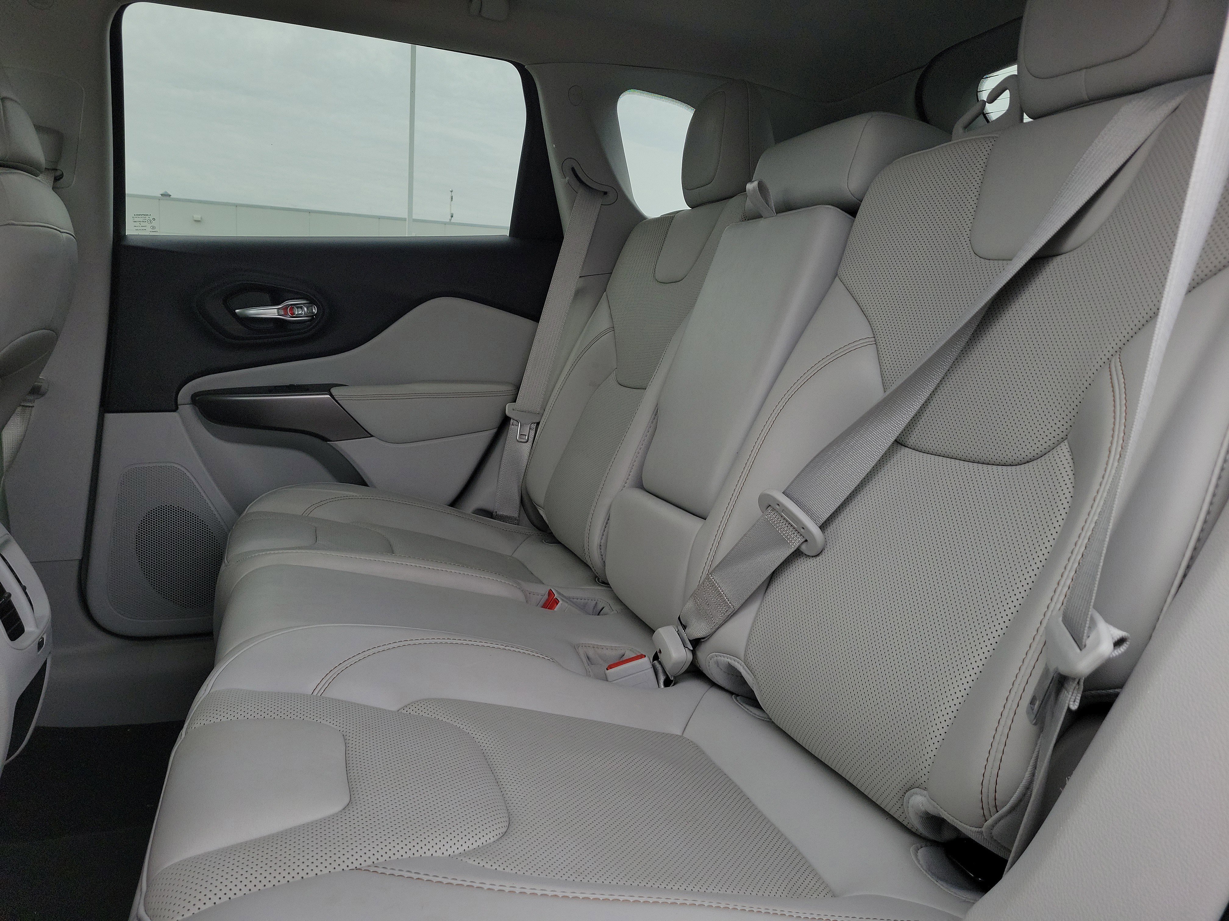 Used 2021 Jeep Cherokee Limited image 10