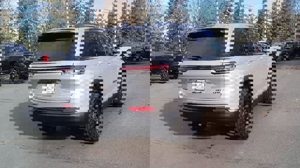 New 2025 Jeep Grand Cherokee Limited w/ Luxury Tech Group II image 8