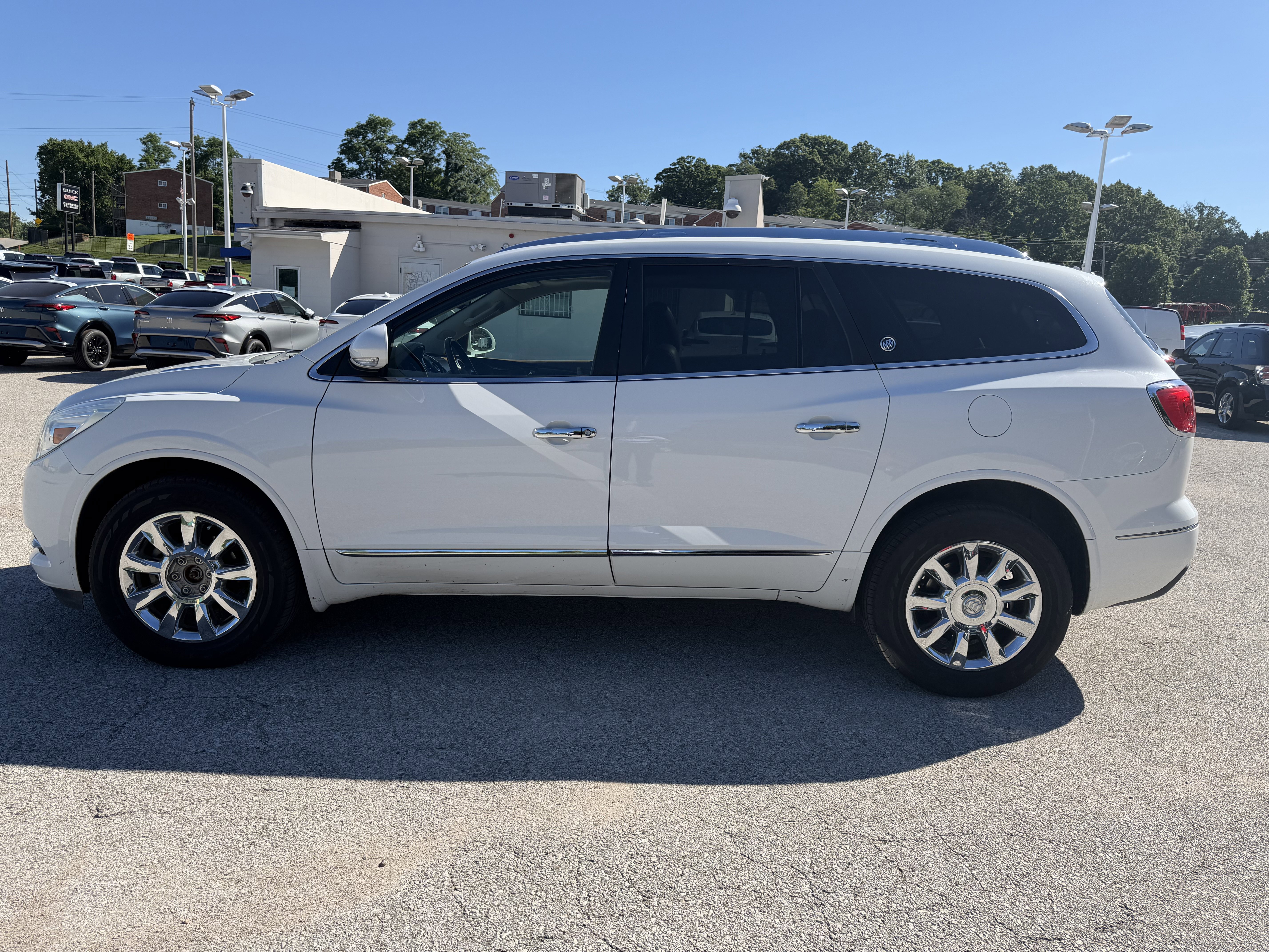 Used 2017 Buick Enclave Leather FWD image 4