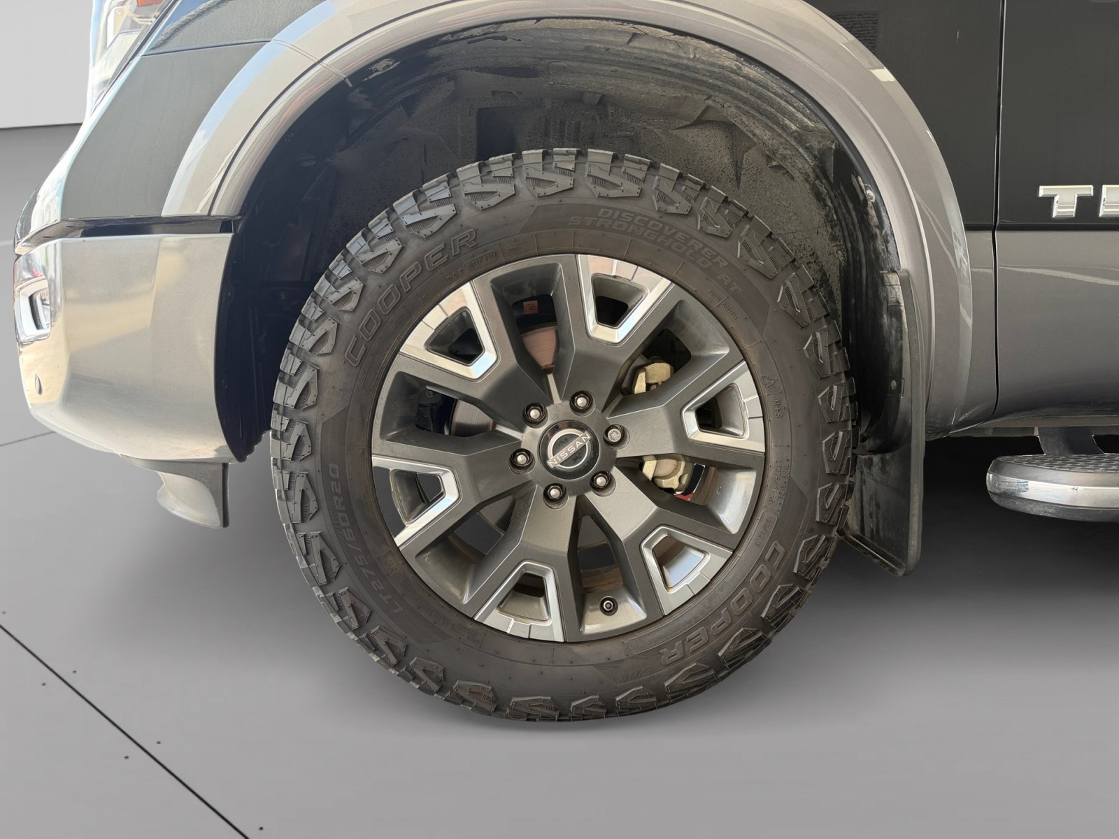 Used 2024 Nissan Titan Platinum Reserve w/ Moonroof Package AWD/4WD image 9