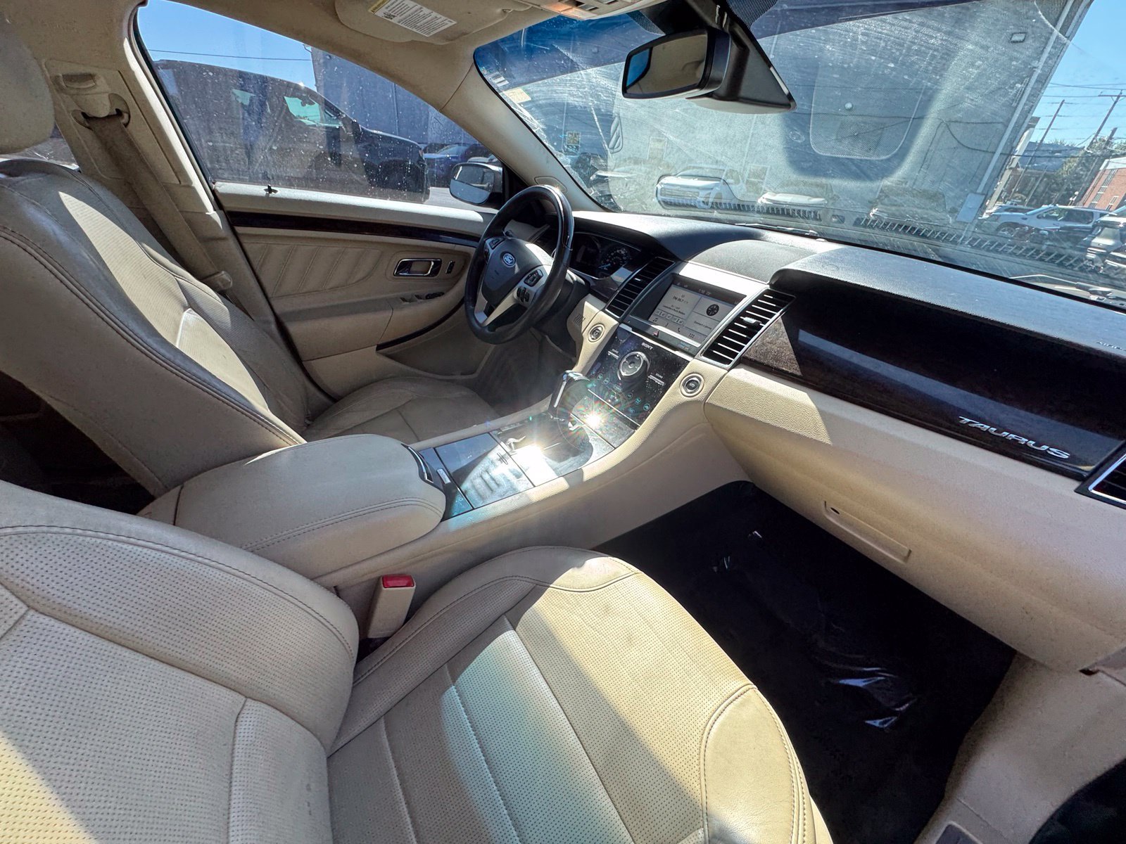 Used 2017 Ford Taurus Limited FWD image 33