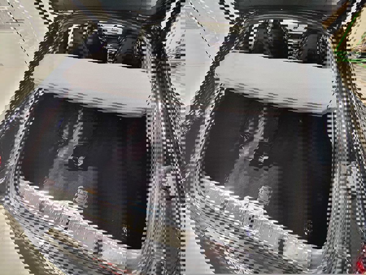 Used 2018 Porsche Panamera 4S image 8