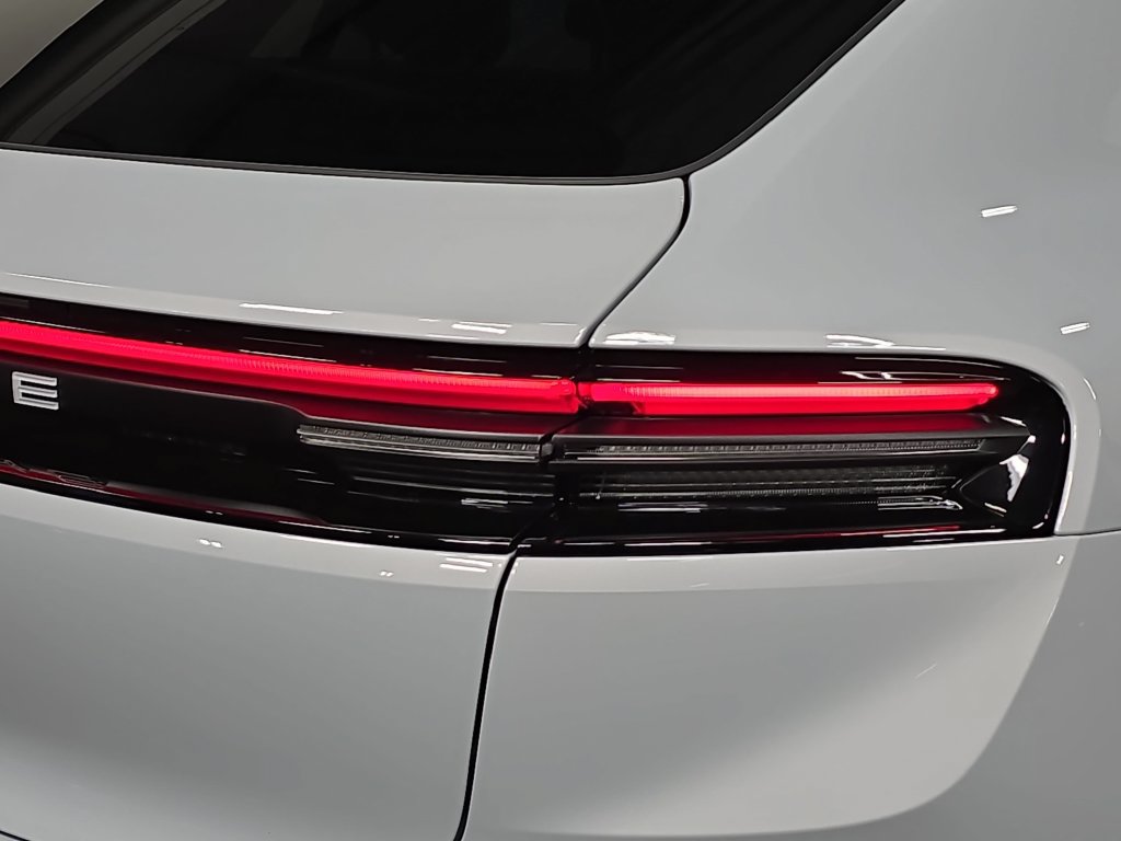 New 2026 Porsche Macan Electric RWD image 30