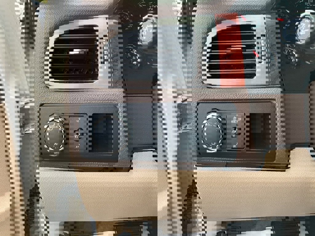 Used 2010 GMC Yukon XL SLT w/ SLT-2 Equipment Package image 7