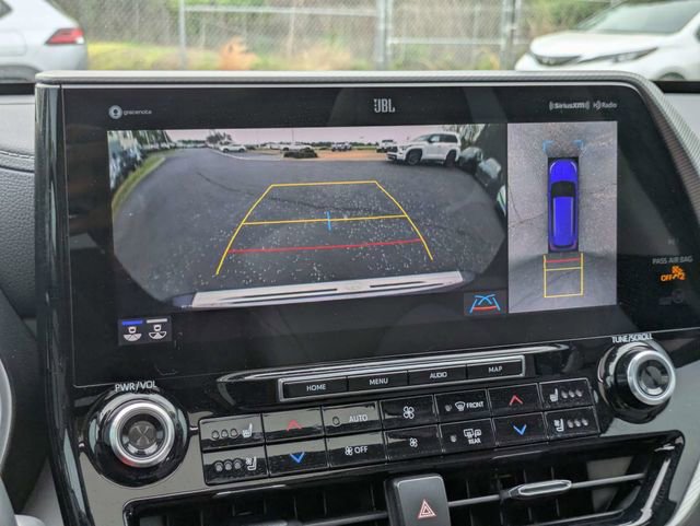 Used 2021 Toyota Highlander Platinum image 24