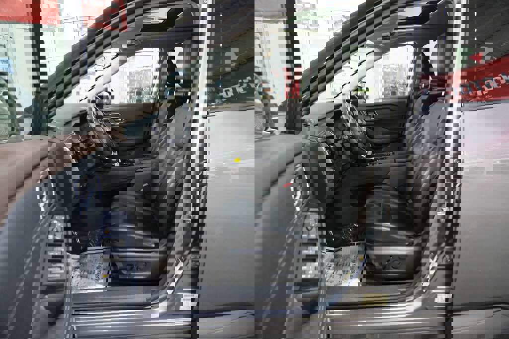 Used 2021 Nissan Rogue SV w/ Premium Package image 17