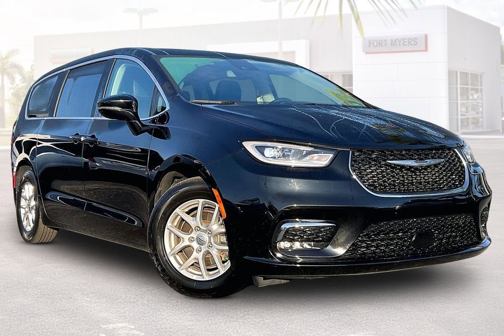 Used 2024 Chrysler Pacifica Touring-L
