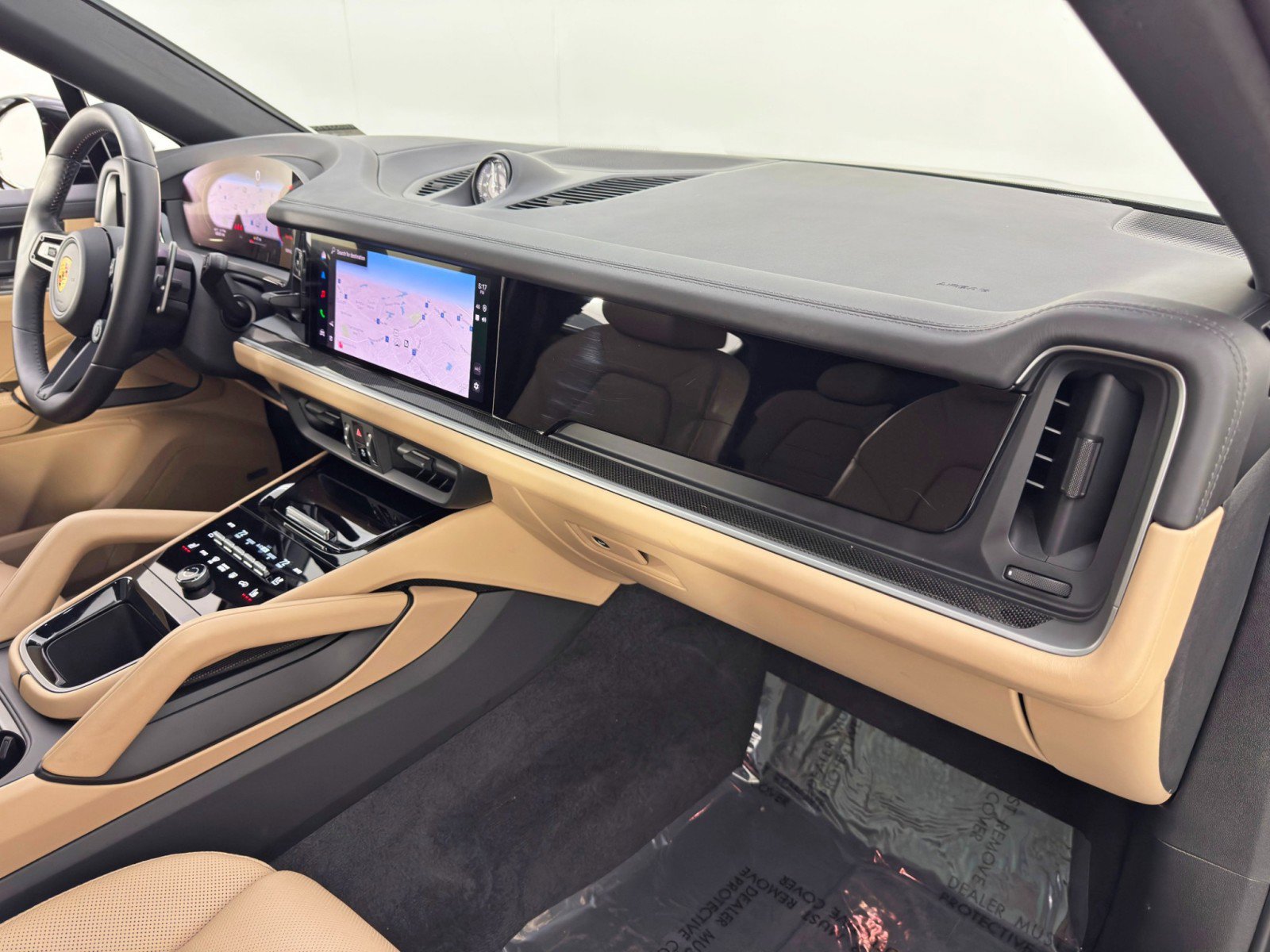 Used 2024 Porsche Cayenne S image 15