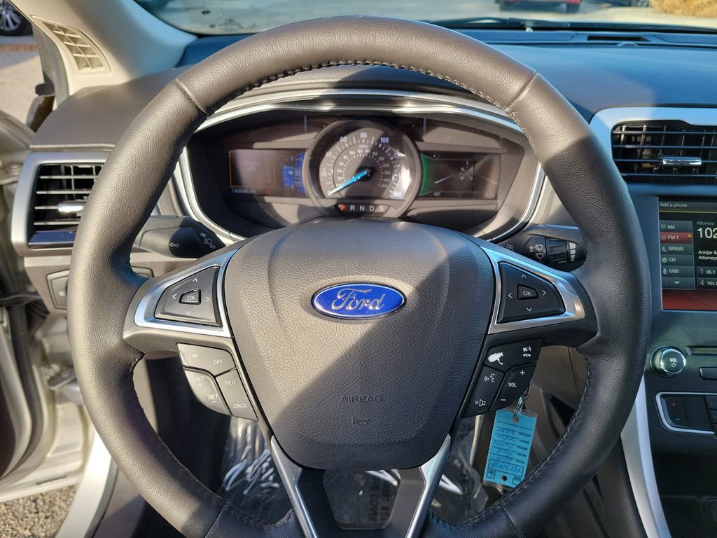 Used 2016 Ford Fusion SE image 19