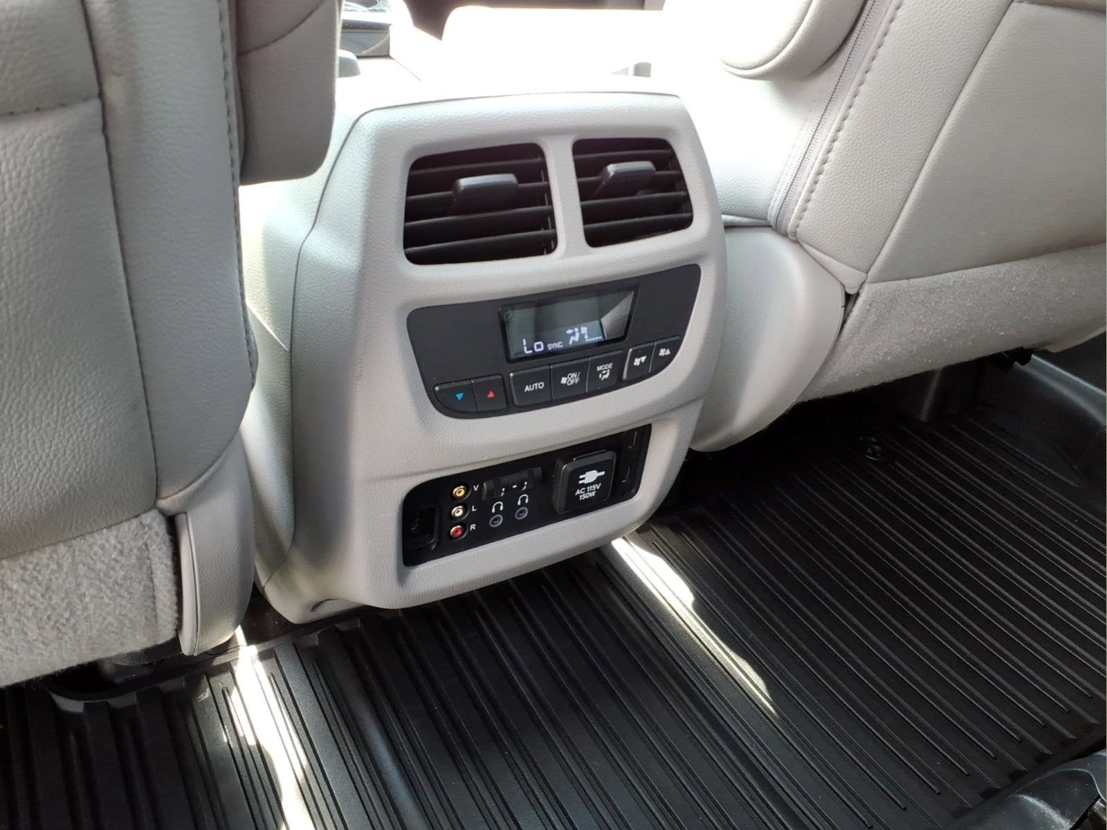 Used 2018 Honda Pilot Touring image 8