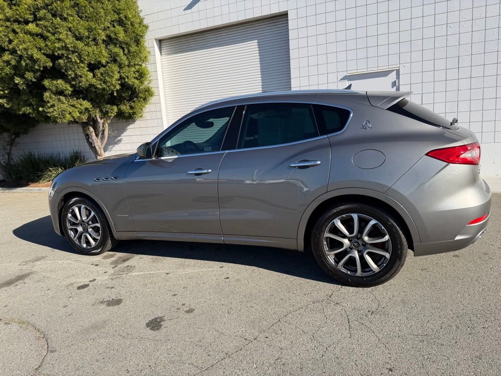Used 2020 Maserati Levante GranLusso image 3