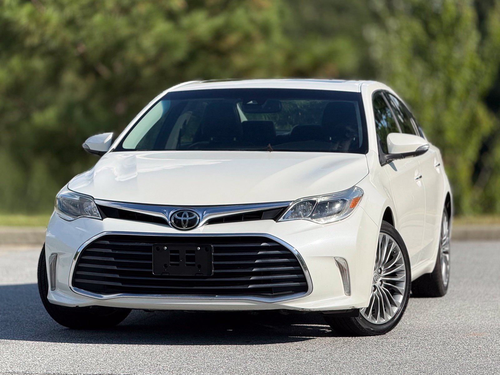 Used 2016 Toyota Avalon Limited w/ Toyota Safety Sense Package FWD image 2