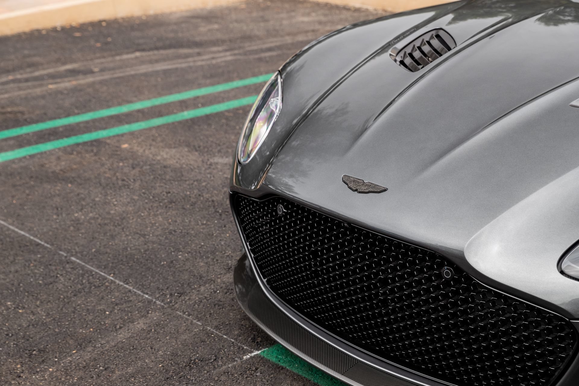Used 2019 Aston Martin DBS Superleggera RWD image 8
