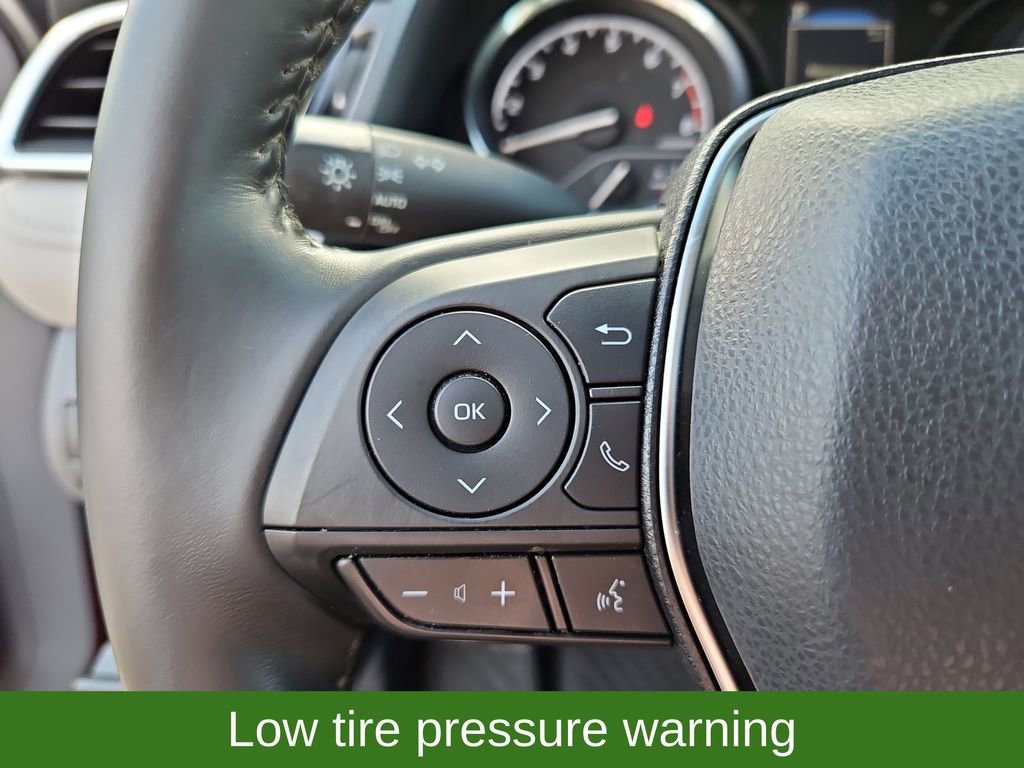 Used 2018 Toyota Camry SE w/ Moonroof Package image 11