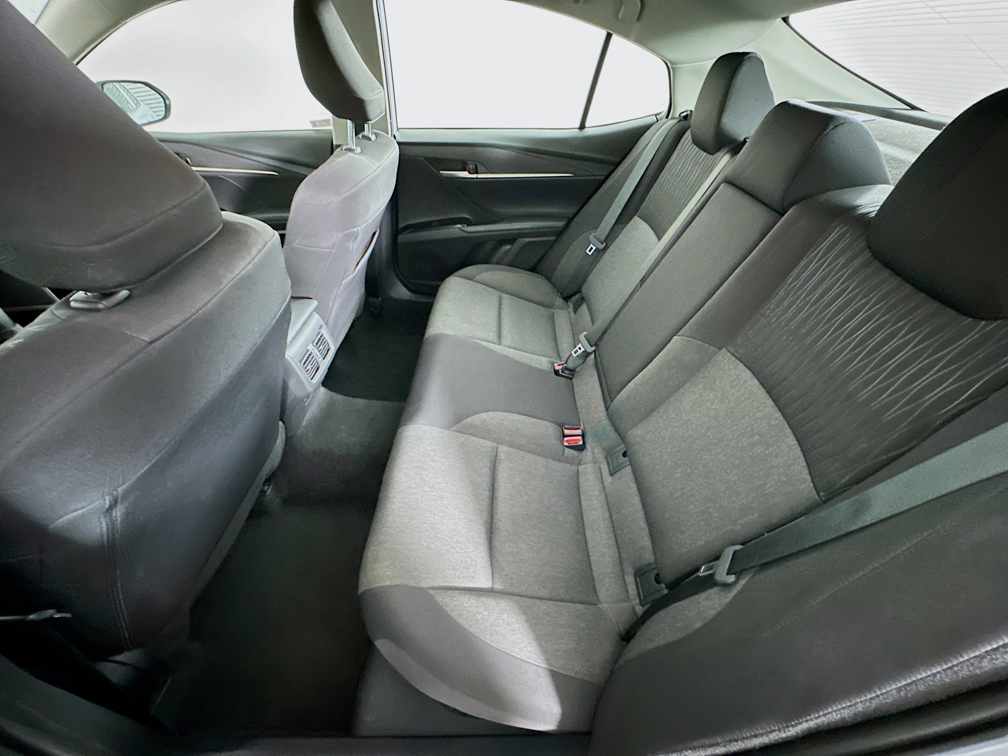 Used 2025 Toyota Camry LE image 28