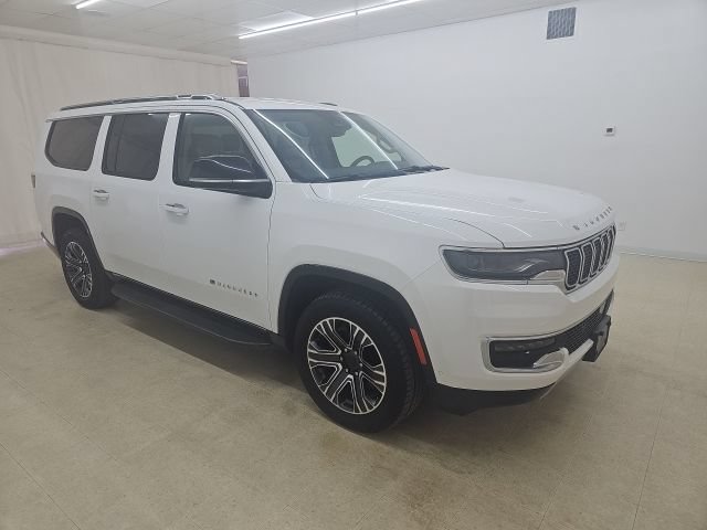 Used 2024 Jeep Wagoneer L Series II w/ Flexible Seating Group AWD/4WD image 16