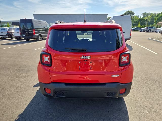 Used 2017 Jeep Renegade Latitude w/ Popular Equipment Group FWD image 4