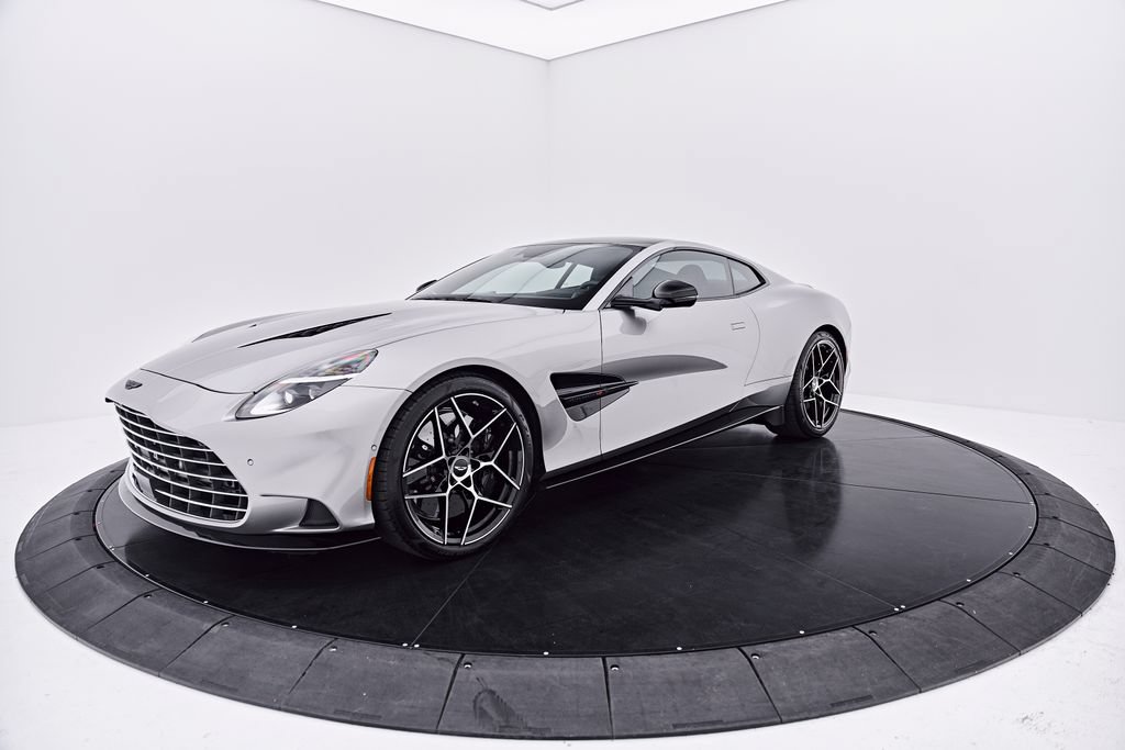 Used 2025 Aston Martin Vanquish RWD image 13