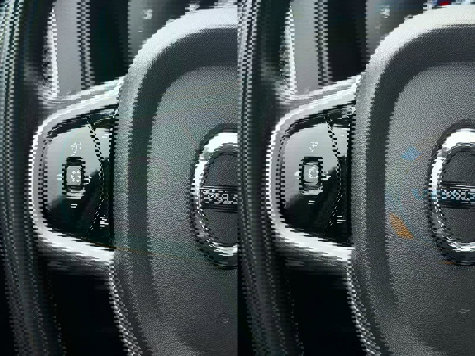 Used 2018 Volvo XC90 T6 Momentum w/ Convenience Package image 25