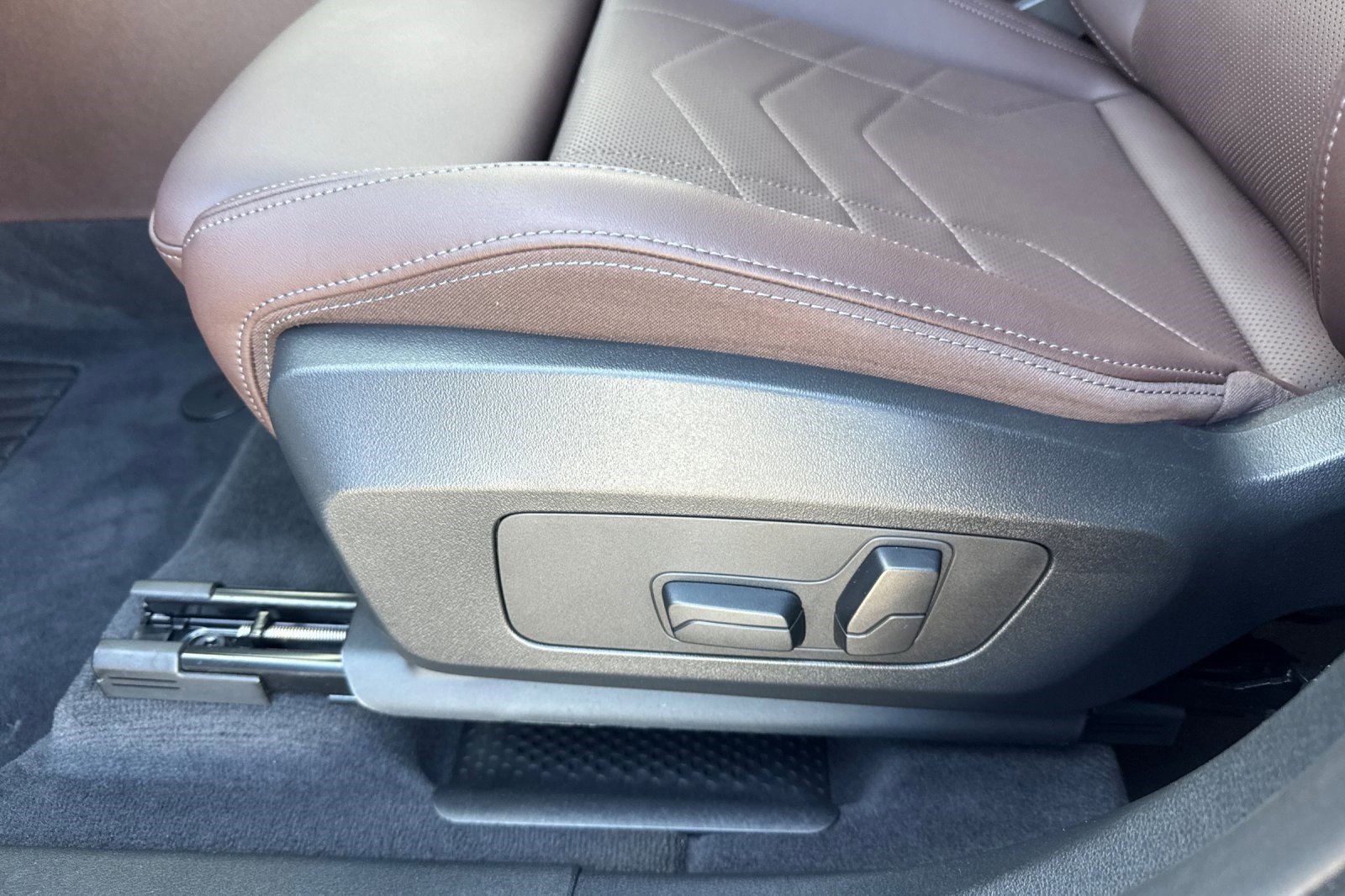 Used 2025 BMW X1 xDrive28i w/ Convenience Package image 13