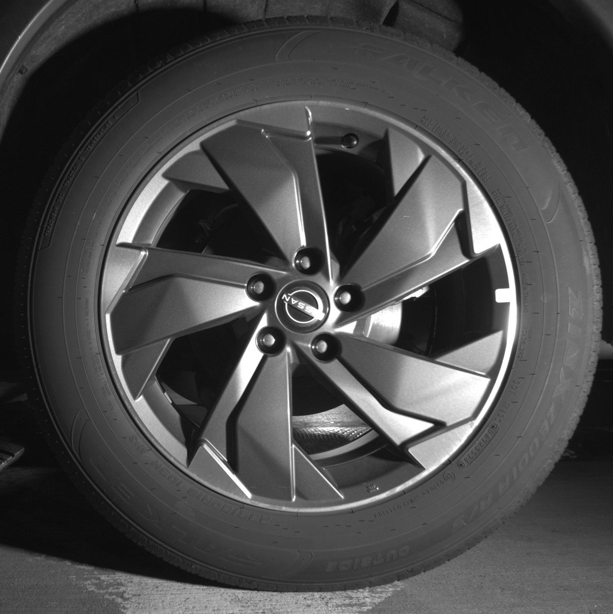 Used 2025 Nissan Rogue SV image 14