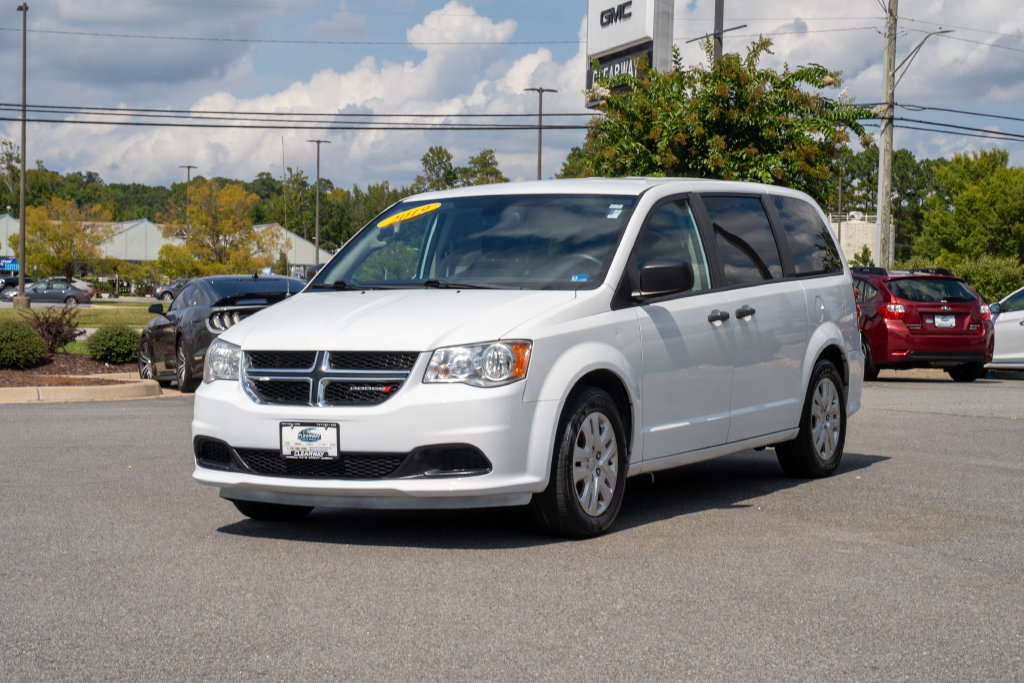 Used 2019 Dodge Grand Caravan SE w/ UConnect Hands-Free Group FWD image 3