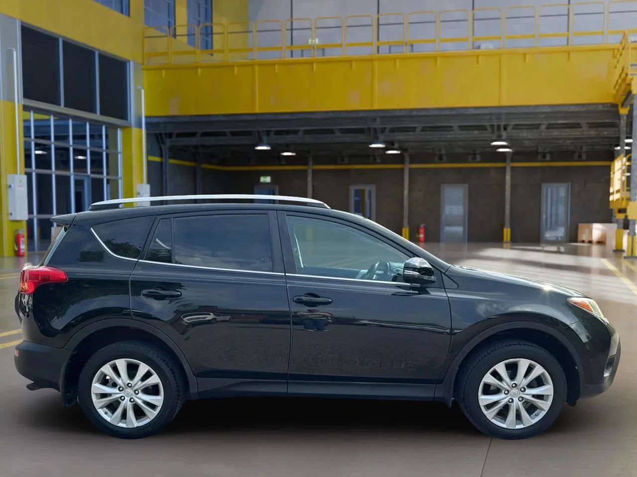 Used 2015 Toyota RAV4 Limited image 4