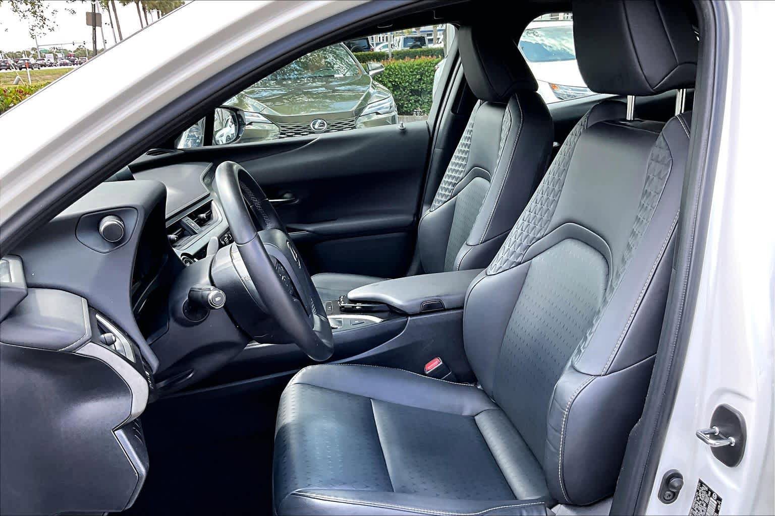 Used 2021 Lexus UX 200 w/ Accessory Package (Z1) image 8