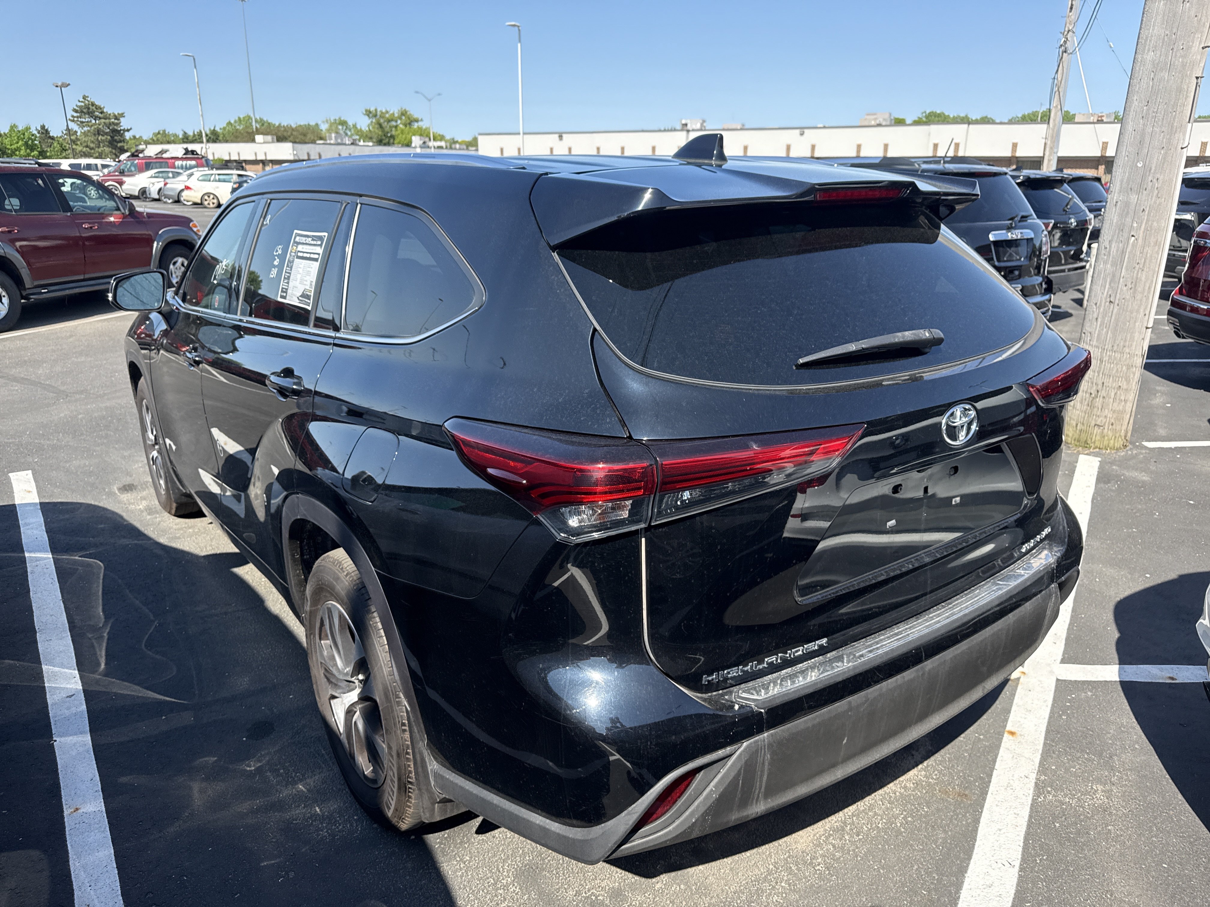 Used 2020 Toyota Highlander XLE AWD/4WD image 6
